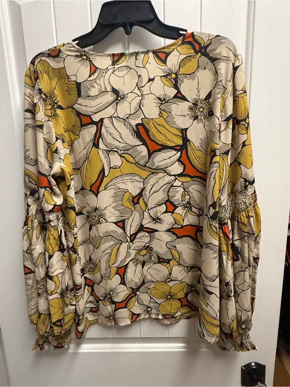 CAbie Cream Yellow Orange Floral Top Blouse Size M Ruched Sleeve V Neck EUC - Picture 9 of 10